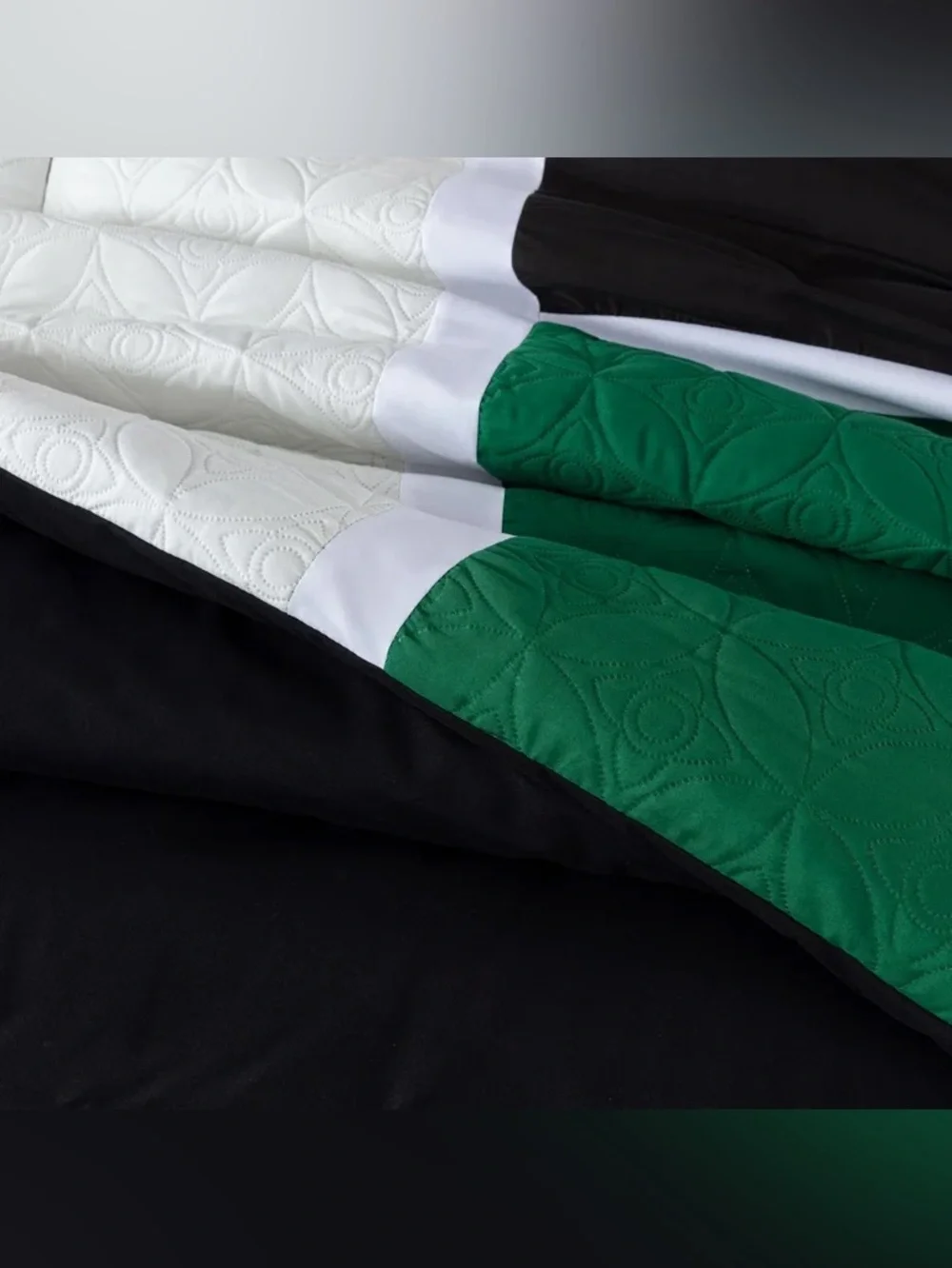 Green and Black Geometric Quilt 3 piece Queen Comforter Set